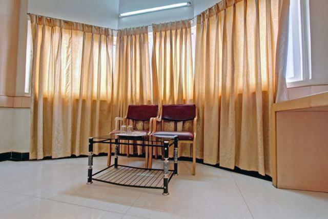 Bharati Lodge Hubli Bagian luar foto