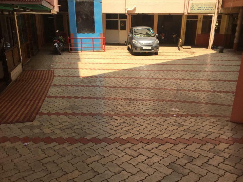 Bharati Lodge Hubli Bagian luar foto